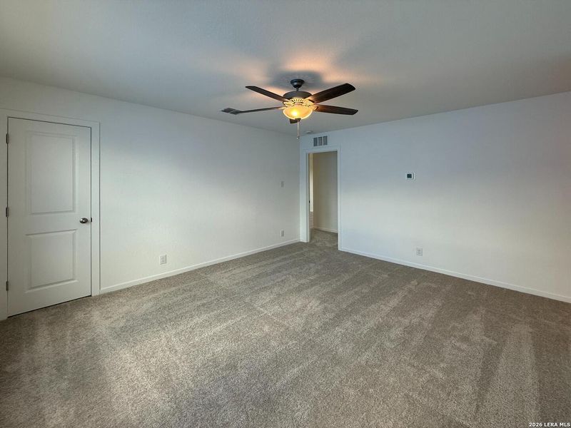 Spacious, unfurnished interior of a new home in Hennersby Hollow, San Antonio (Image 14). Spacious, unfurnished interior of a new home in Hennersby Hollow, San Antonio (Image 14).