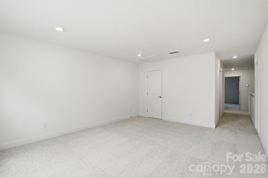 Spacious, unfurnished interior of a new home in Forest Creek, Waxhaw (Image 38).