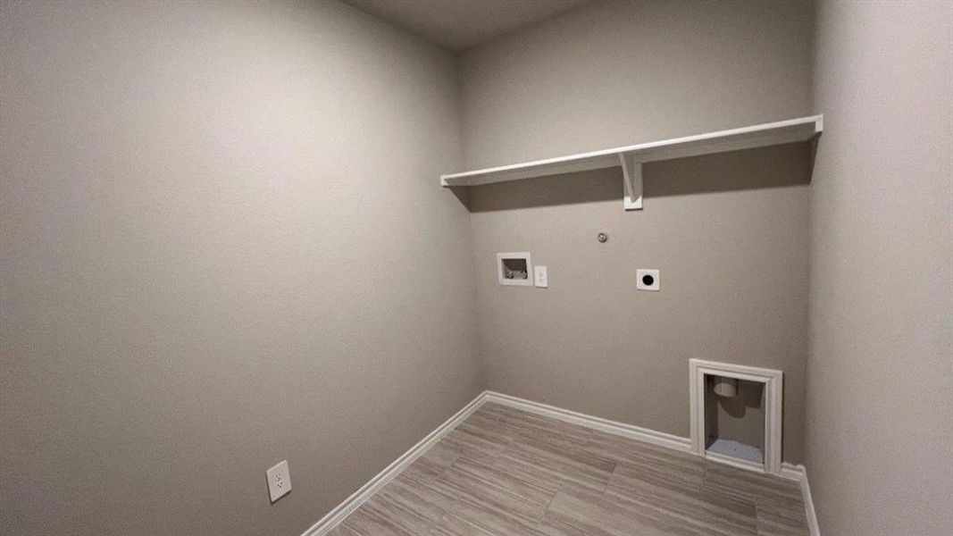 Spacious, unfurnished interior of a new home in Rosewood at Beltmill, Fort Worth (Image 15).