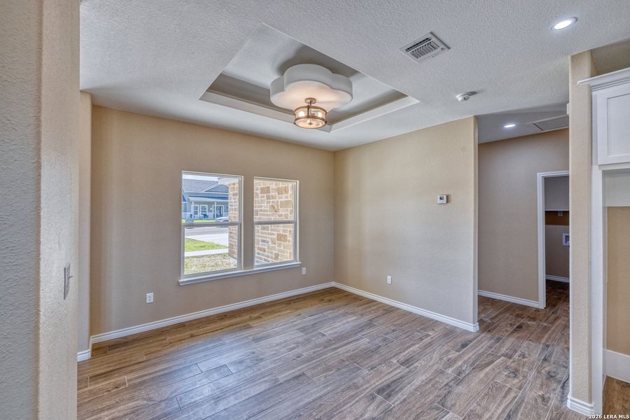 Spacious, unfurnished interior of a new home in , Uvalde (Image 25).
