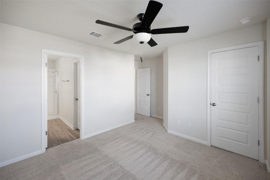 Spacious, unfurnished interior of a new home in Avery Centre, Round Rock (Image 30).