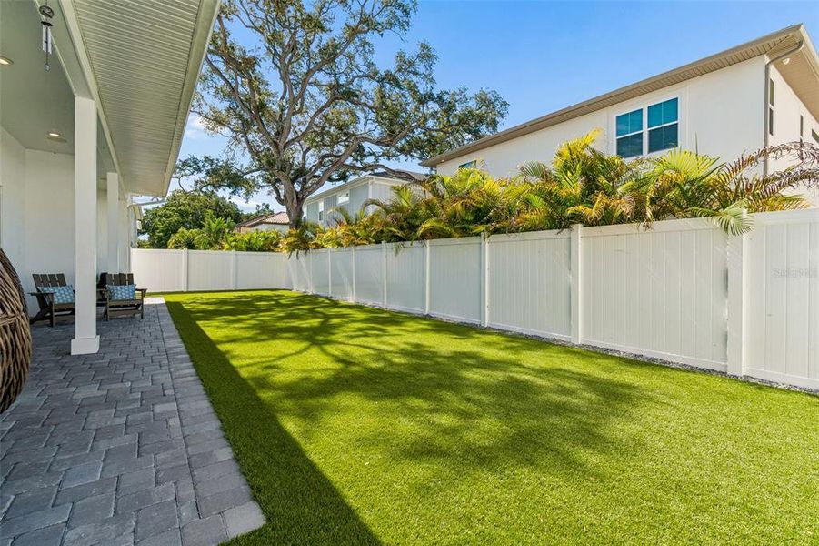 Exterior details and patio area of a home in , Tampa (Image 23).