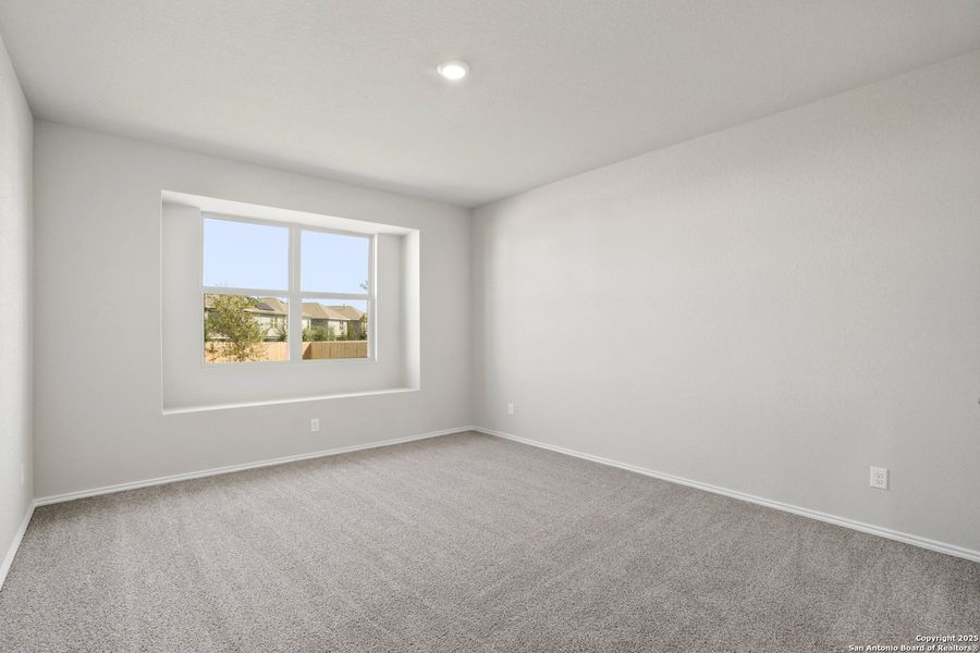 Spacious, unfurnished interior of a new home in Blue Ridge Ranch, San Antonio (Image 24).