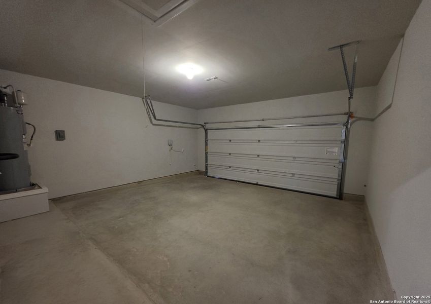 Spacious, unfurnished interior of a new home in The Summit at Saddlebrook Ranch 55's, Schertz (Image 27).