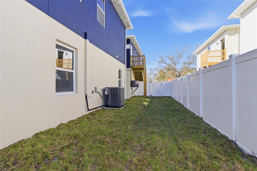 Exterior details and patio area of a home in , St. Petersburg (Image 30).