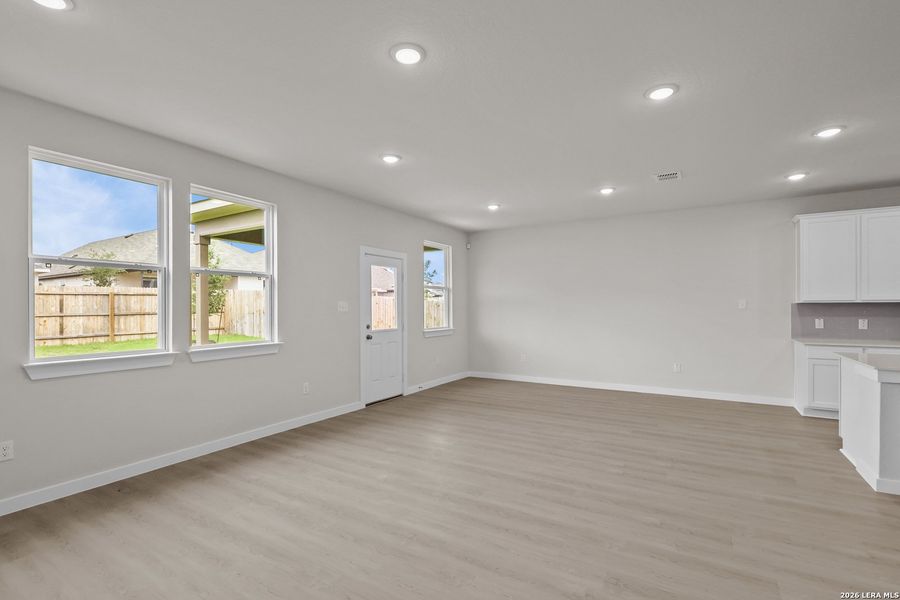 Spacious, unfurnished interior of a new home in Cinco Lakes, San Antonio (Image 35). Spacious, unfurnished interior of a new home in Cinco Lakes, San Antonio (Image 35).