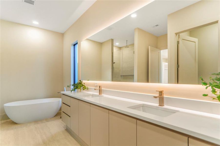 Furnished interior view inside a new home in , Windermere (Image 51).