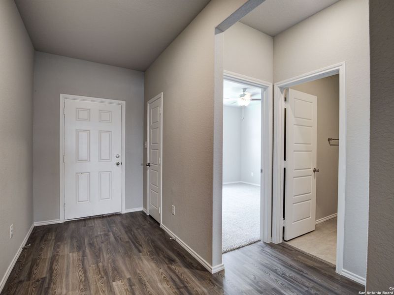 Spacious, unfurnished interior of a new home in Hannah Heights, Seguin (Image 19).