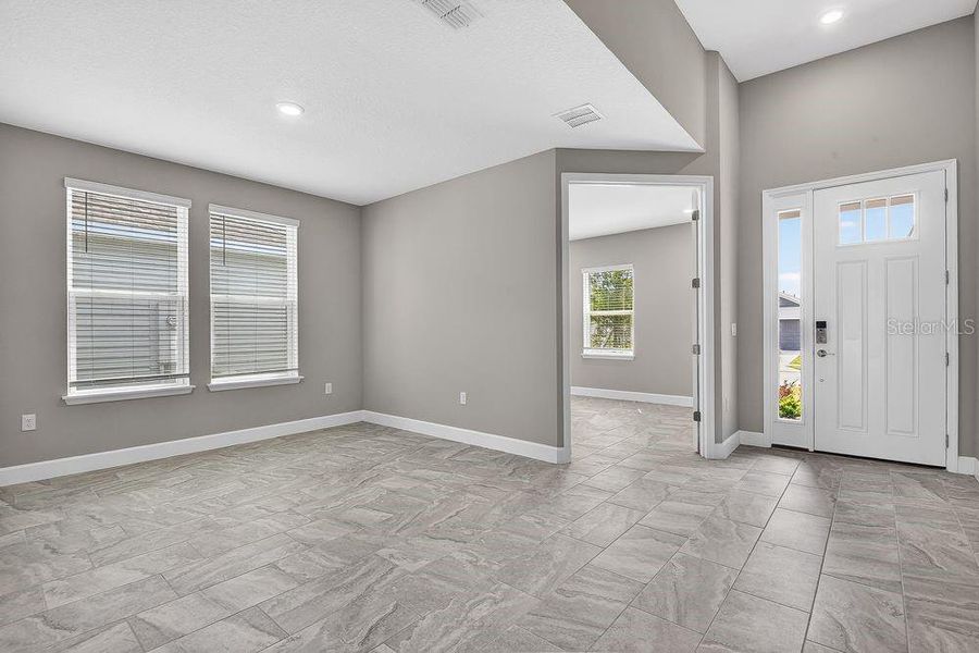 Spacious, unfurnished interior of a new home in Colbert Landings, Palm Coast (Image 18).