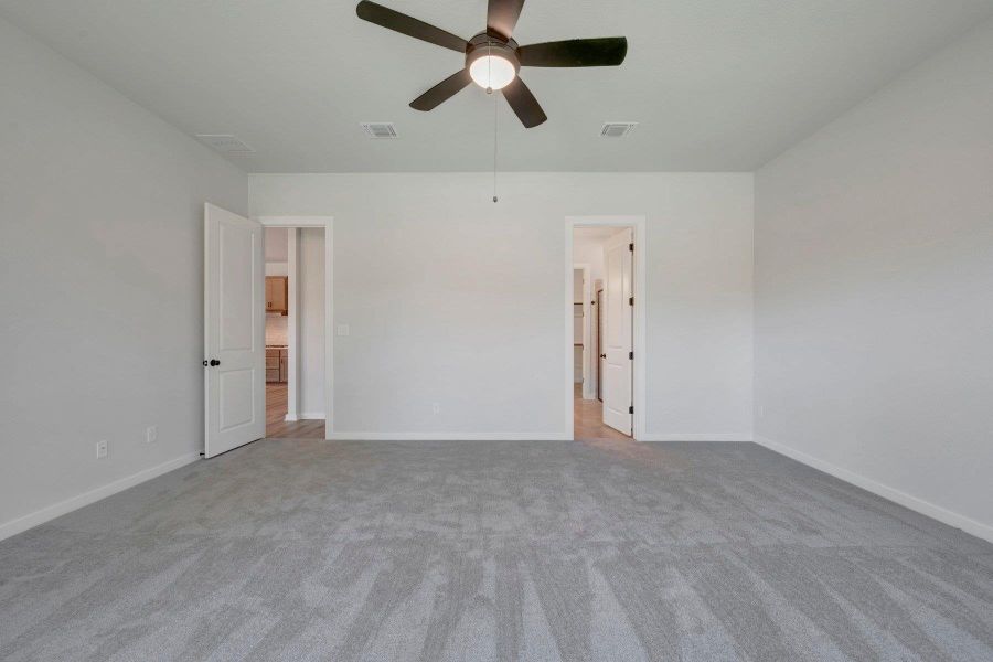 Spacious, unfurnished interior of a new home in Heritage, Dripping Springs (Image 19).