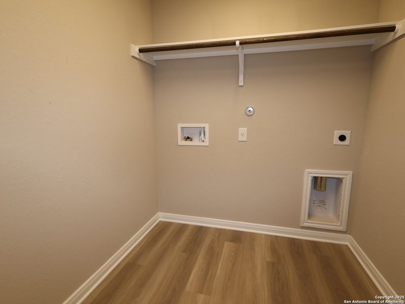 Spacious, unfurnished interior of a new home in Greenspoint Heights, Seguin (Image 23).