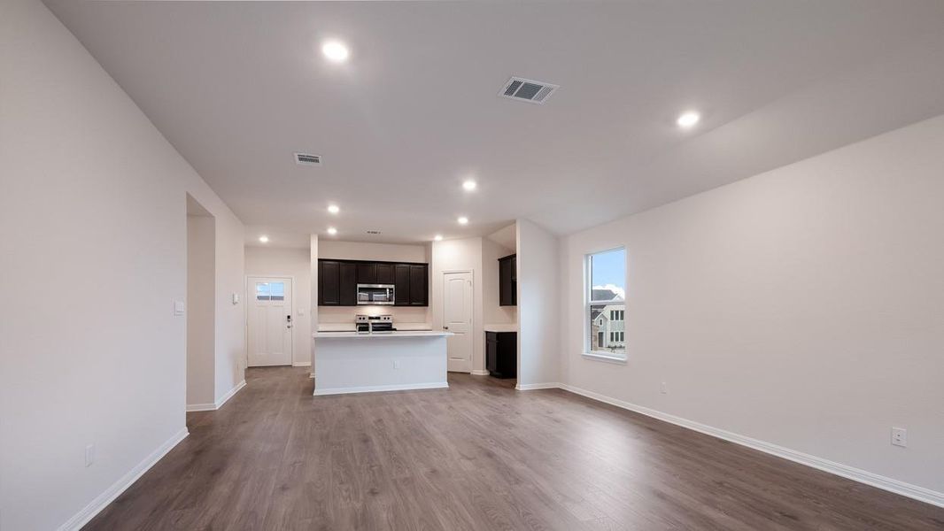Spacious, unfurnished interior of a new home in Thunder Rock, Marble Falls (Image 10).