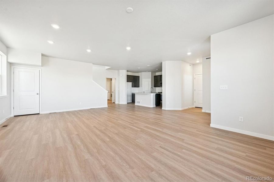 Spacious, unfurnished interior of a new home in Windler, Aurora (Image 18).