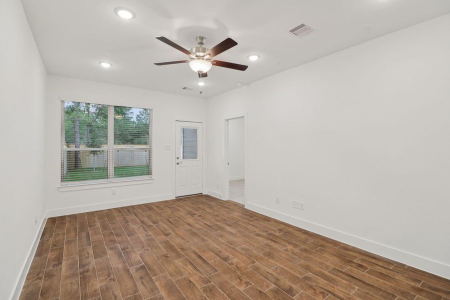 Spacious, unfurnished interior of a new home in Kresston 50's, Montgomery (Image 36).