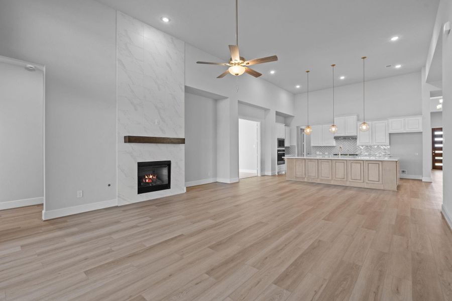 Spacious, unfurnished interior of a new home in Valencia 70', Manvel (Image 26).