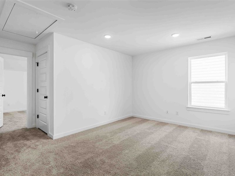 Spacious, unfurnished interior of a new home in Heartland, Heartland (Image 27).