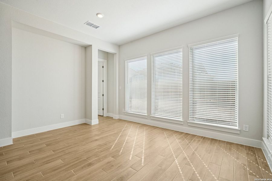 Spacious, unfurnished interior of a new home in Meyer Ranch, New Braunfels (Image 17).