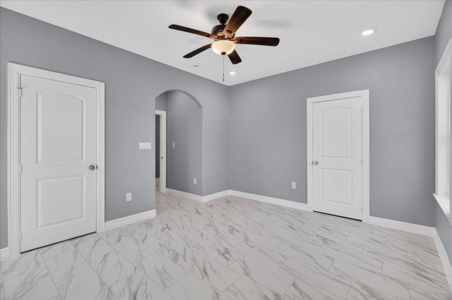 Spacious, unfurnished interior of a new home in , Houston (Image 34).