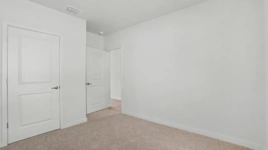 Spacious, unfurnished interior of a new home in Venetian Grove, Vero Beach (Image 15).