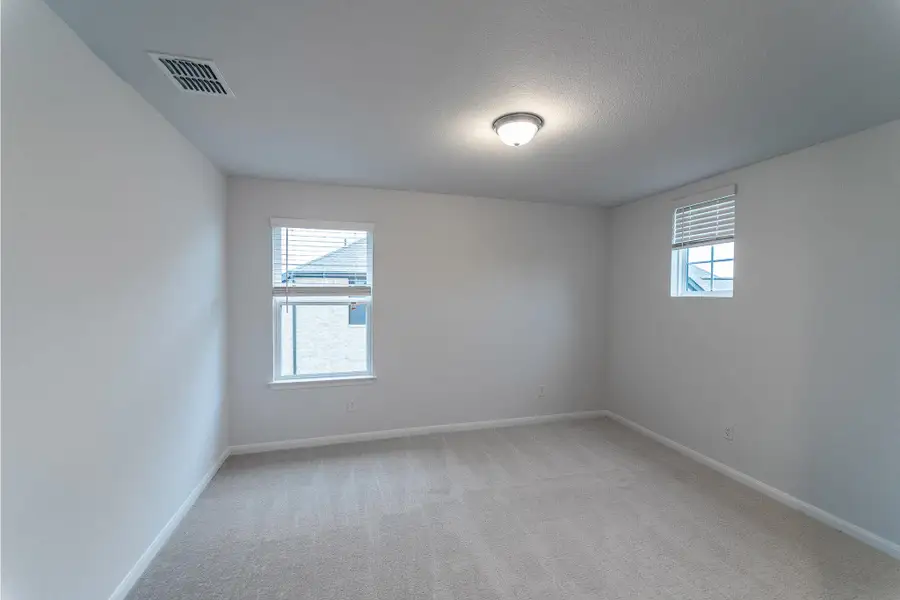 Spacious, unfurnished interior of a new home in Santa Rita Ranch, Liberty Hill (Image 16).