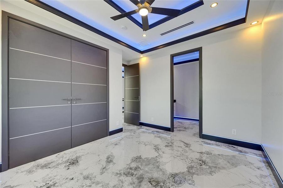 Spacious, unfurnished interior of a new home in , Apollo Beach (Image 30).