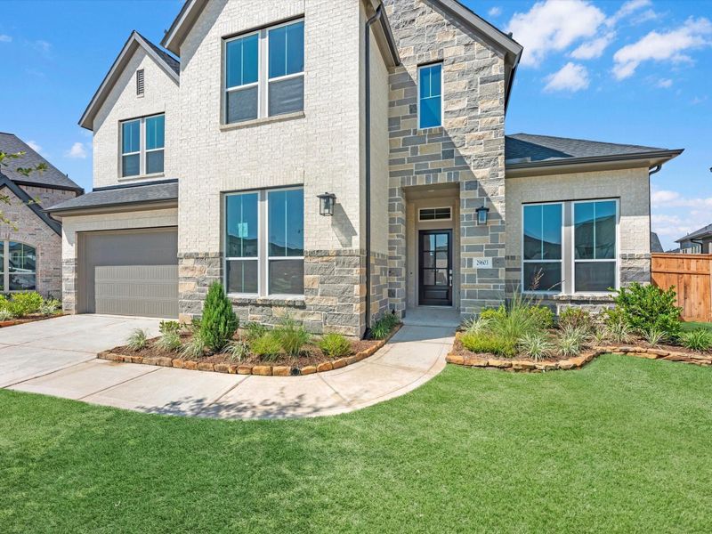 Exterior details and patio area of a home in Cross Creek Ranch 60′, Fulshear (Image 4). Exterior details and patio area of a home in Cross Creek Ranch 60′, Fulshear (Image 4).
