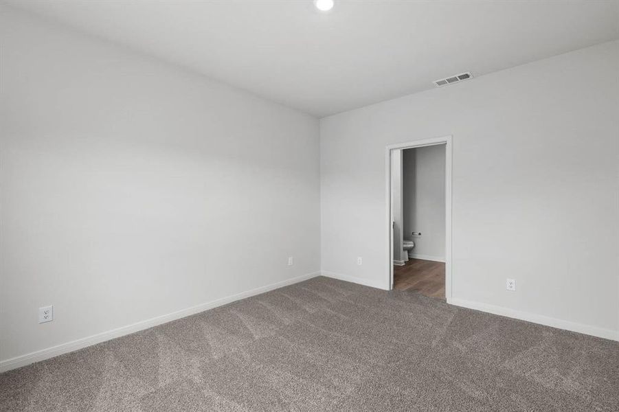 Spacious, unfurnished interior of a new home in Logan Square, Fort Worth (Image 6). Spacious, unfurnished interior of a new home in Logan Square, Fort Worth (Image 6).