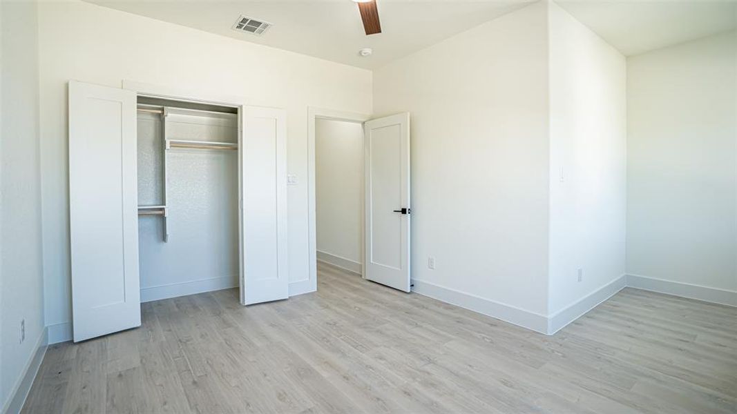 Spacious, unfurnished interior of a new home in , Granbury (Image 23).