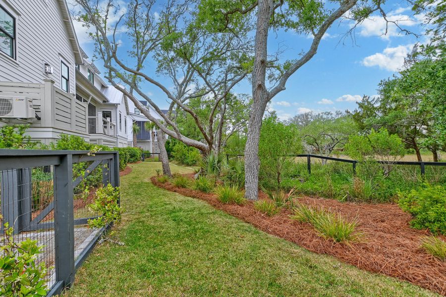Image 91 of a home in Daniel Island Park.