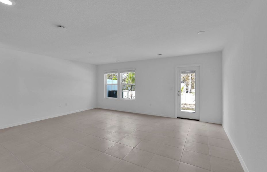 Spacious, unfurnished interior of a new home in Normandy Pines, Jacksonville (Image 19).