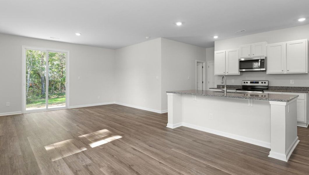 Spacious, unfurnished interior of a new home in The Preserve at Tidewater, Sneads Ferry (Image 11).