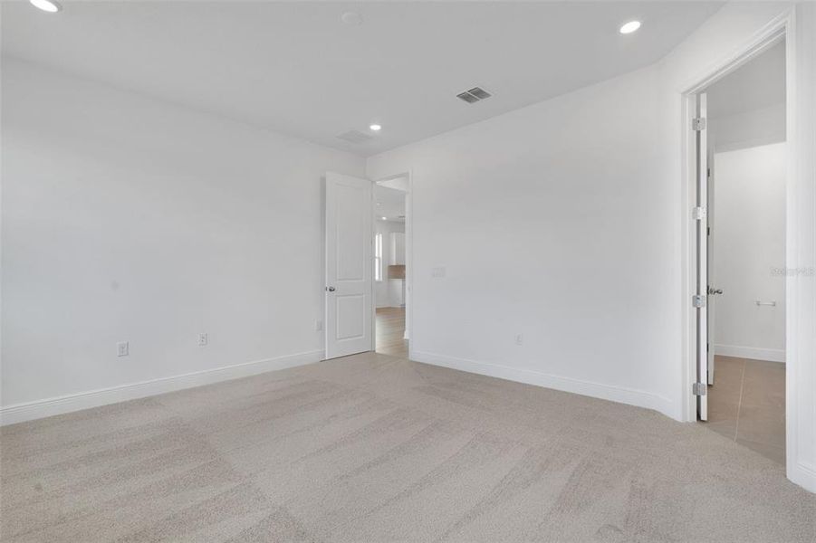 Spacious, unfurnished interior of a new home in Reserve at Hammock Oaks, Lady Lake (Image 30). Spacious, unfurnished interior of a new home in Reserve at Hammock Oaks, Lady Lake (Image 30).