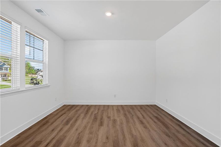 Spacious, unfurnished interior of a new home in Shadow Creek, Jackson (Image 27).
