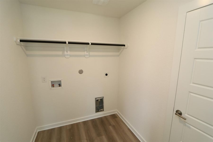 Spacious, unfurnished interior of a new home in Miller's Pond, Rosenberg (Image 16).