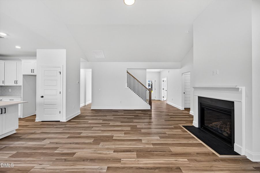 10 -140 w fountainhead lane, interior 10 -140 w fountainhead lane, interior