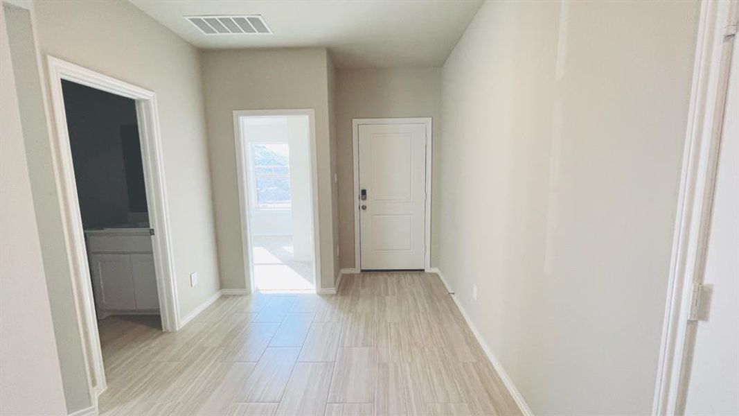 Spacious, unfurnished interior of a new home in Sunnycreek, Fort Worth (Image 22). Spacious, unfurnished interior of a new home in Sunnycreek, Fort Worth (Image 22).