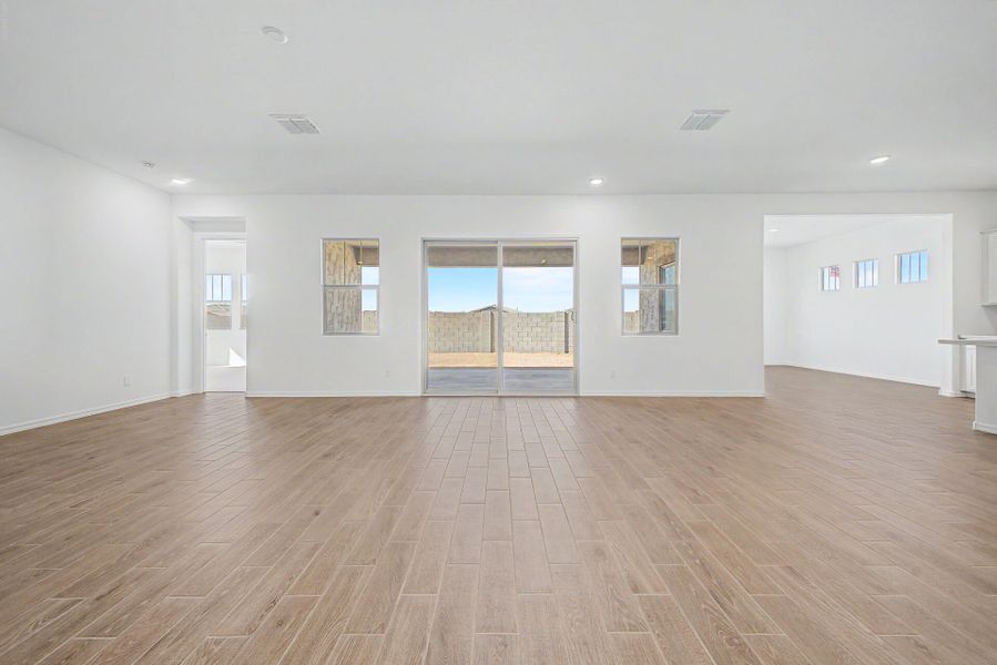 Spacious, unfurnished interior of a new home in Empire Pointe, Queen Creek (Image 12).