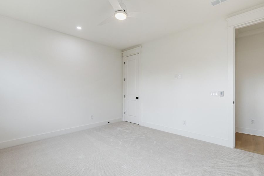 Spacious, unfurnished interior of a new home in , Mount Pleasant (Image 47).