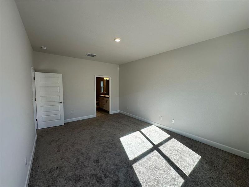 Spacious, unfurnished interior of a new home in , Ocala (Image 33).