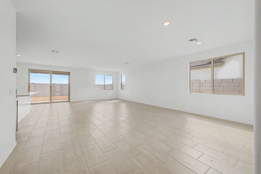 Spacious, unfurnished interior of a new home in Tierra Vistoso, Surprise (Image 7).