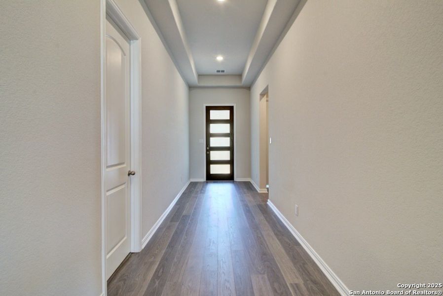 Spacious, unfurnished interior of a new home in The Crossvine, Schertz (Image 13).