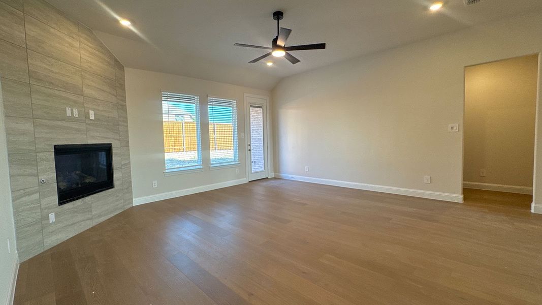 Spacious, unfurnished interior of a new home in Peachtree Meadows, Rockwall (Image 18).