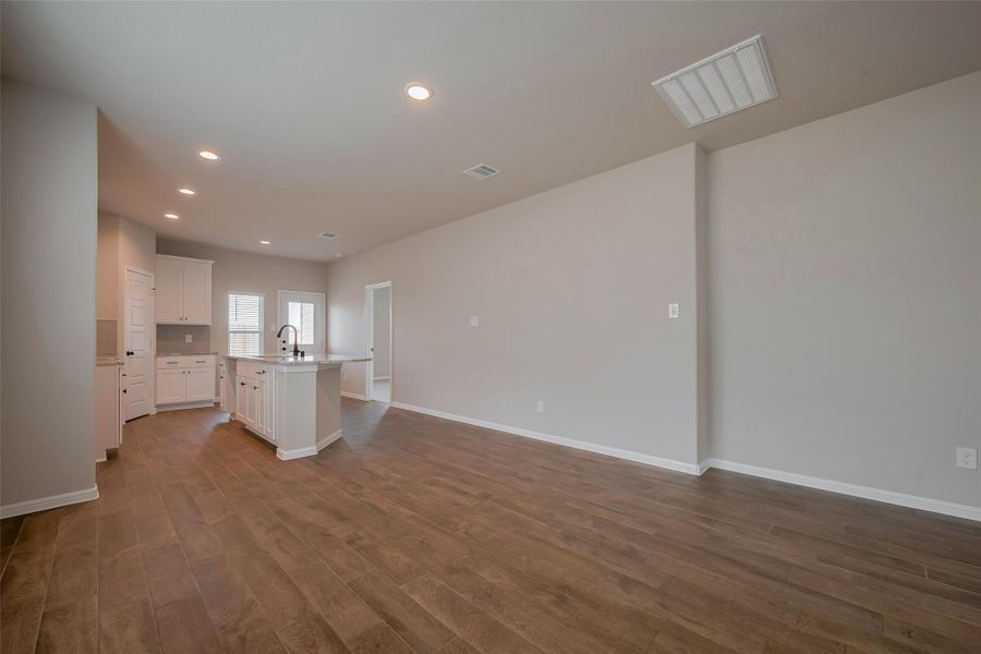 Spacious, unfurnished interior of a new home in Woodland Lakes, Huffman (Image 32).