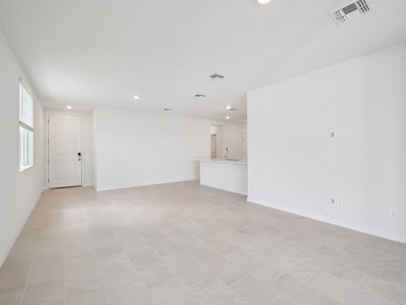 Spacious, unfurnished interior of a new home in Ridgehaven - Villas, Ormond Beach (Image 7).