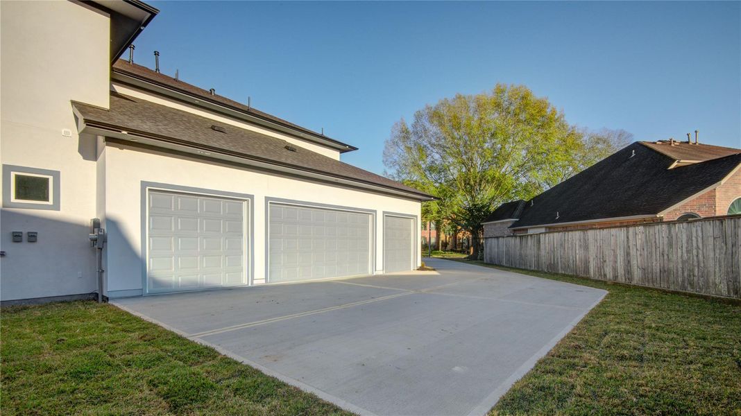 Exterior details and patio area of a home in , Houston (Image 28).