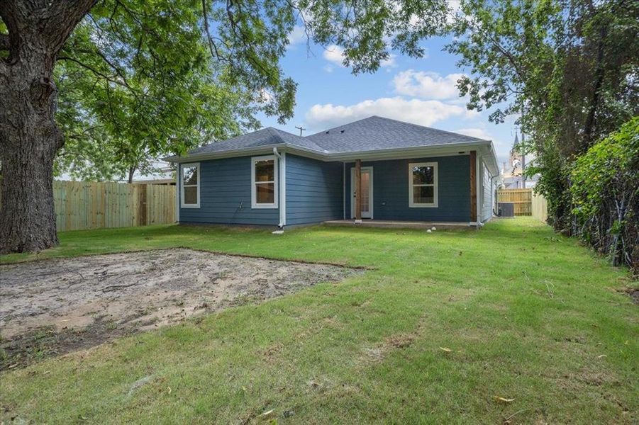 Ranch-style home featuring a front yard