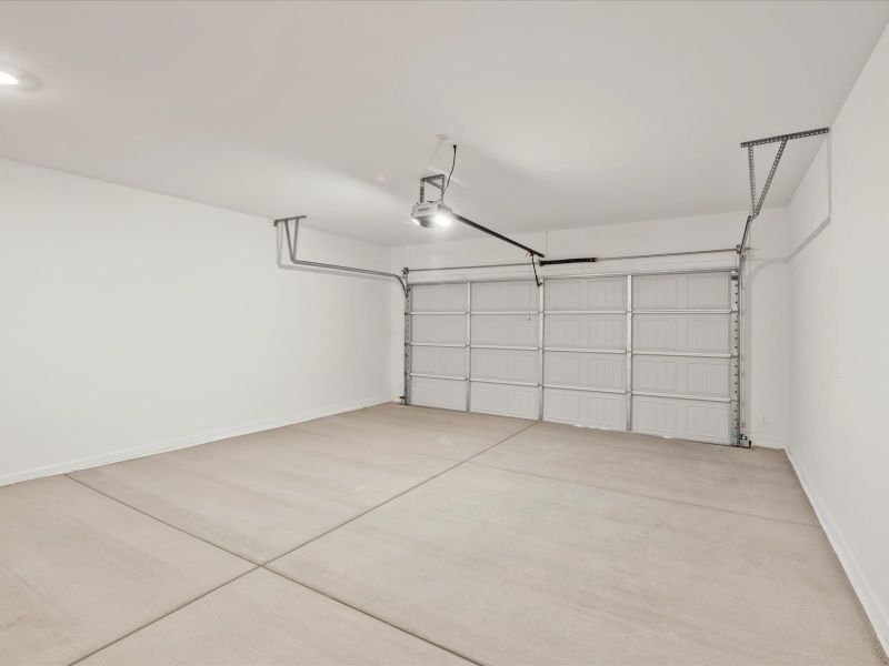 Spacious, unfurnished interior of a new home in Alamar at Rocking K, Vail (Image 11).