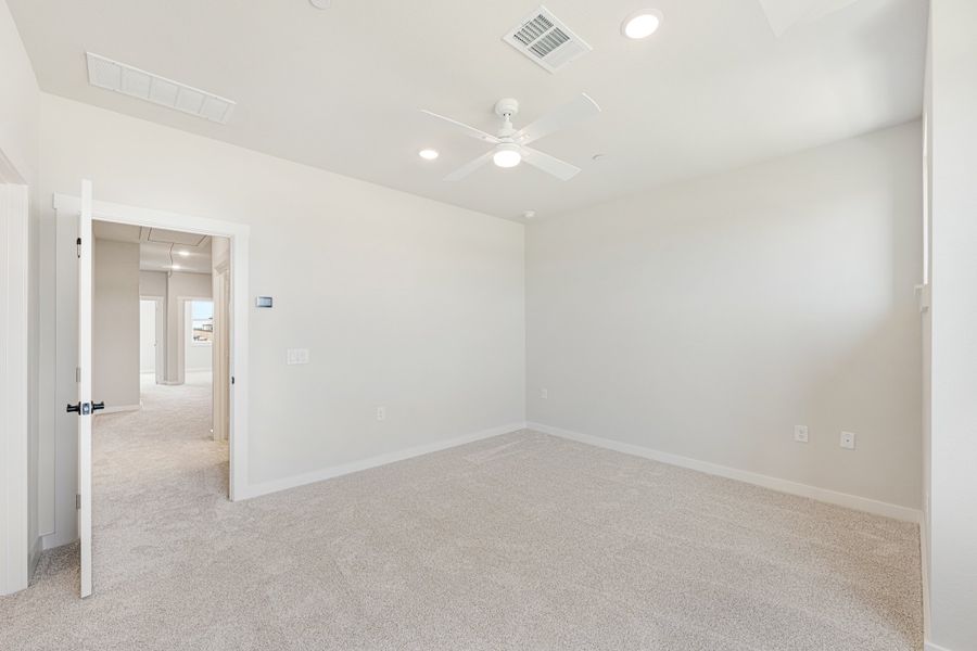 Spacious, unfurnished interior of a new home in Wildridge, Oak Point (Image 35). Spacious, unfurnished interior of a new home in Wildridge, Oak Point (Image 35).