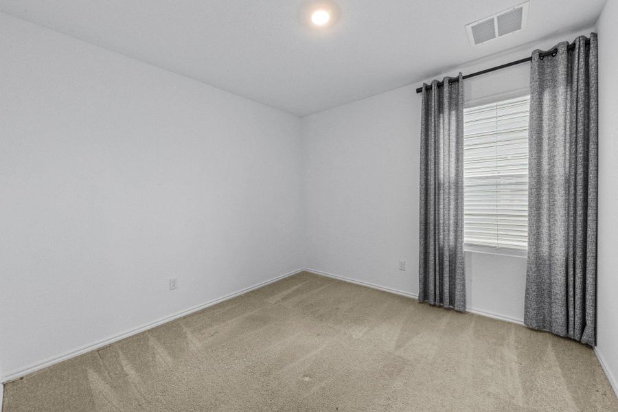 Spacious, unfurnished interior of a new home in Sunset Oaks, San Marcos (Image 16).