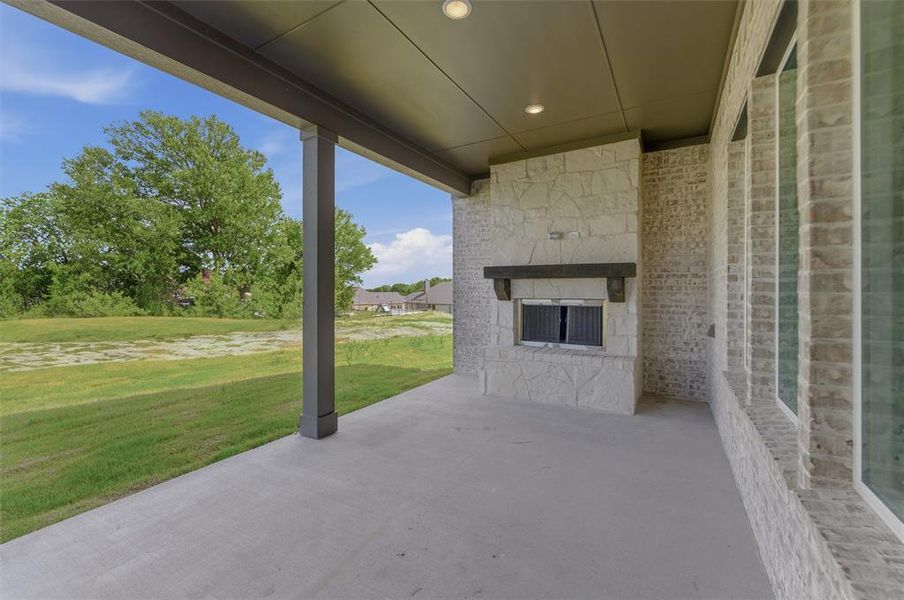 Exterior details and patio area of a home in Grayson Ridge, Van Alstyne (Image 23).